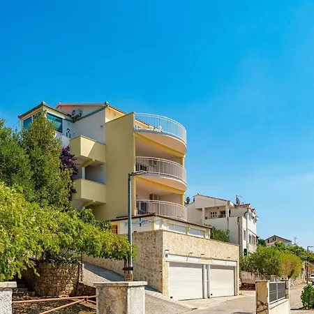 Six-bedroom With Sea View Nl * 트로기르