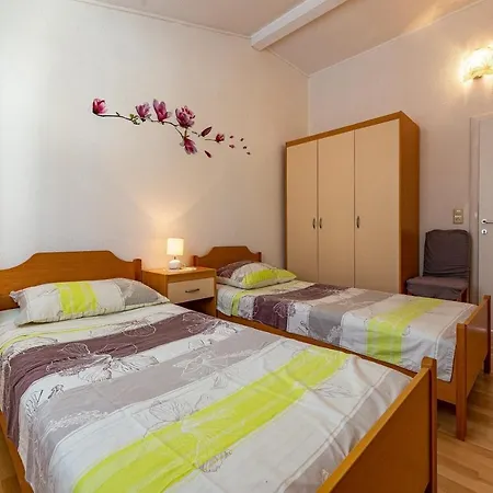 Six-bedroom With Sea View Nl Villa *