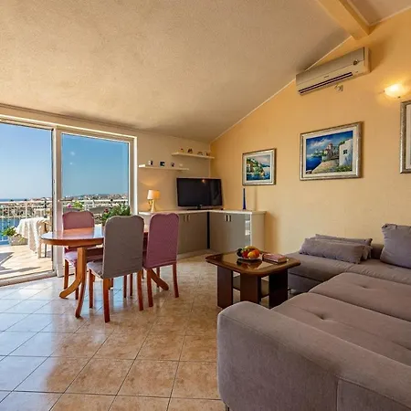 Six-bedroom With Sea View Nl *