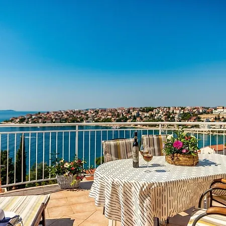 Six-bedroom With Sea View Nl *