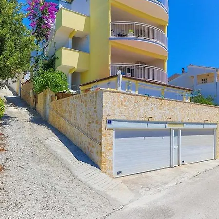 Six-bedroom With Sea View Nl