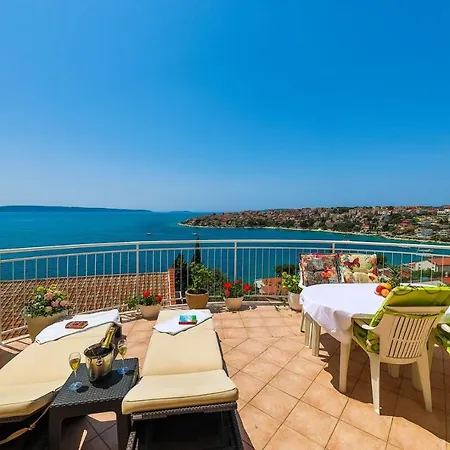 Six-bedroom With Sea View Nl Villa