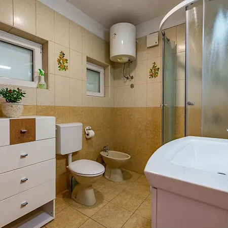 빌라 Six-bedroom With Sea View Nl 트로기르