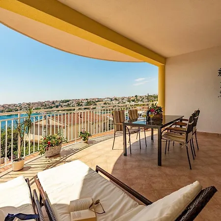 빌라 Six-bedroom With Sea View Nl 트로기르